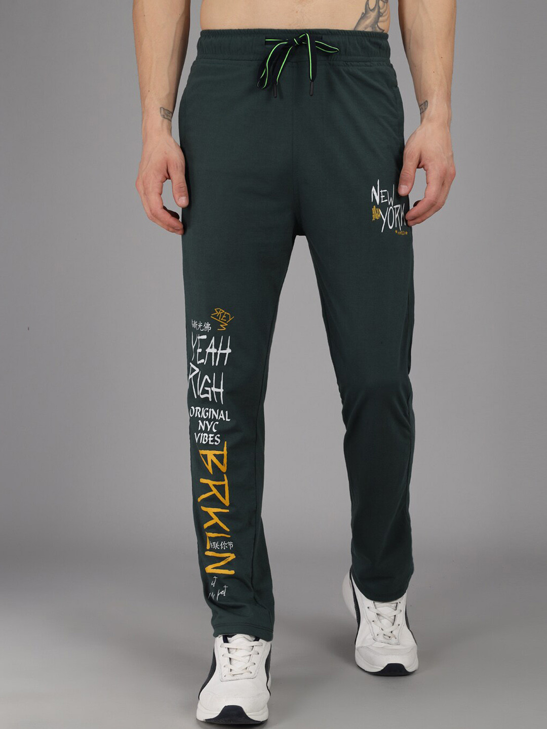 

Gallus Men Green & Yellow Printed Dry Fit Cotton Track Pants