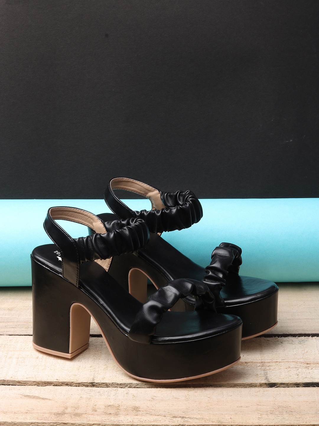 

ZAPATOZ Black PU Platform Pumps with Bows