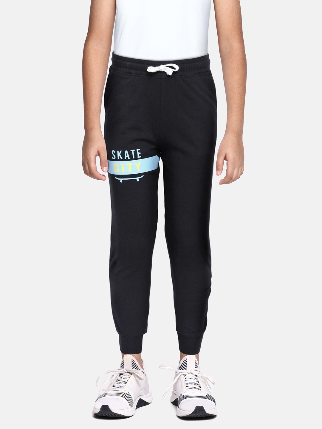 

Provogue Boys Black Regular Fit Printed Joggers