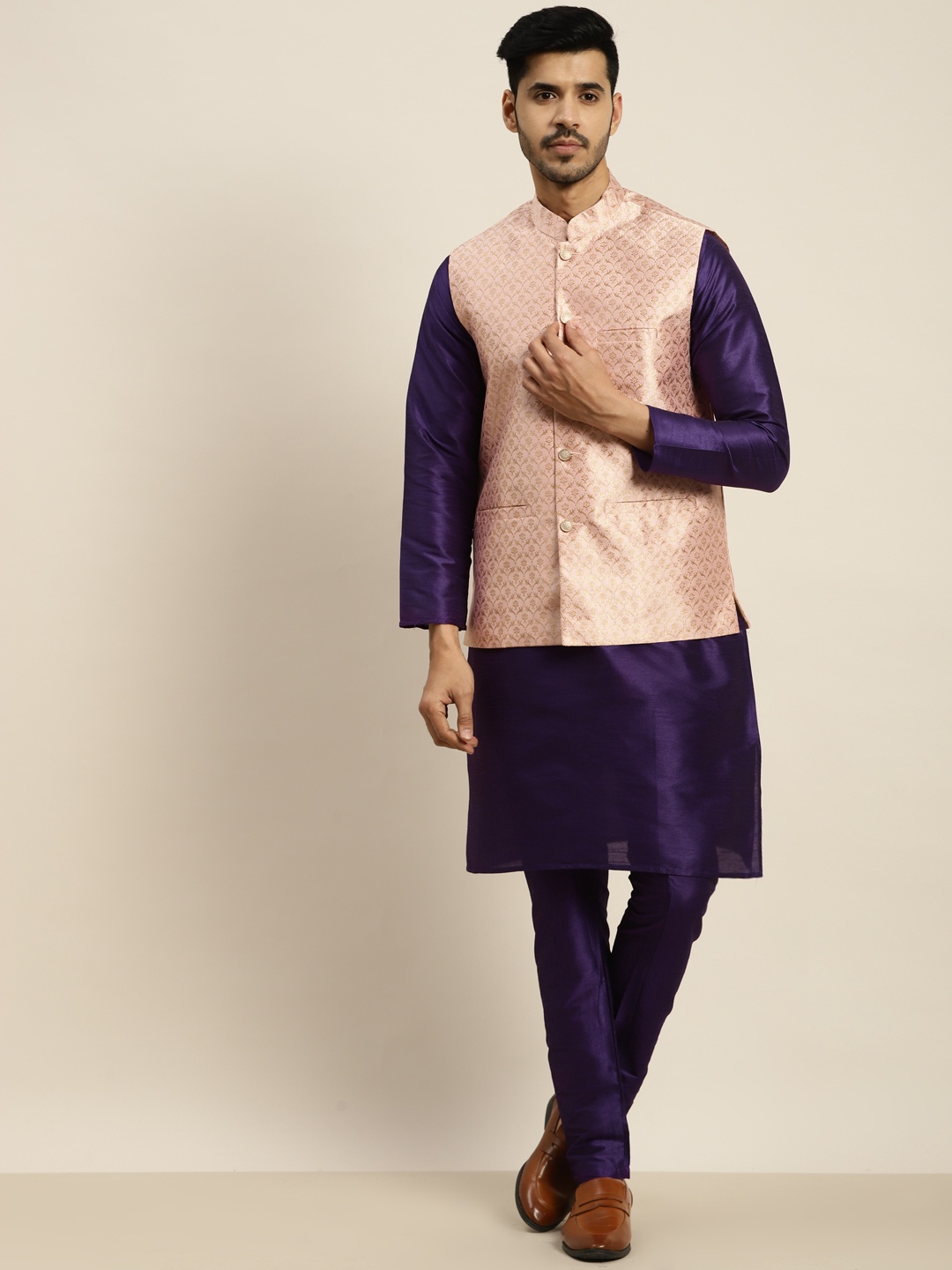 

SOJANYA Men Purple Kurta with Pyjamas & Nehru Jacket