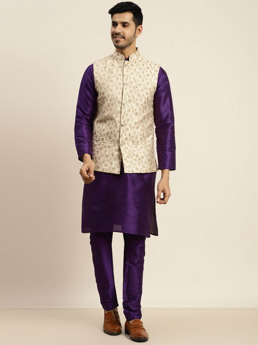 

SOJANYA Men Purple Kurta with Churidar & Nehru Jacket