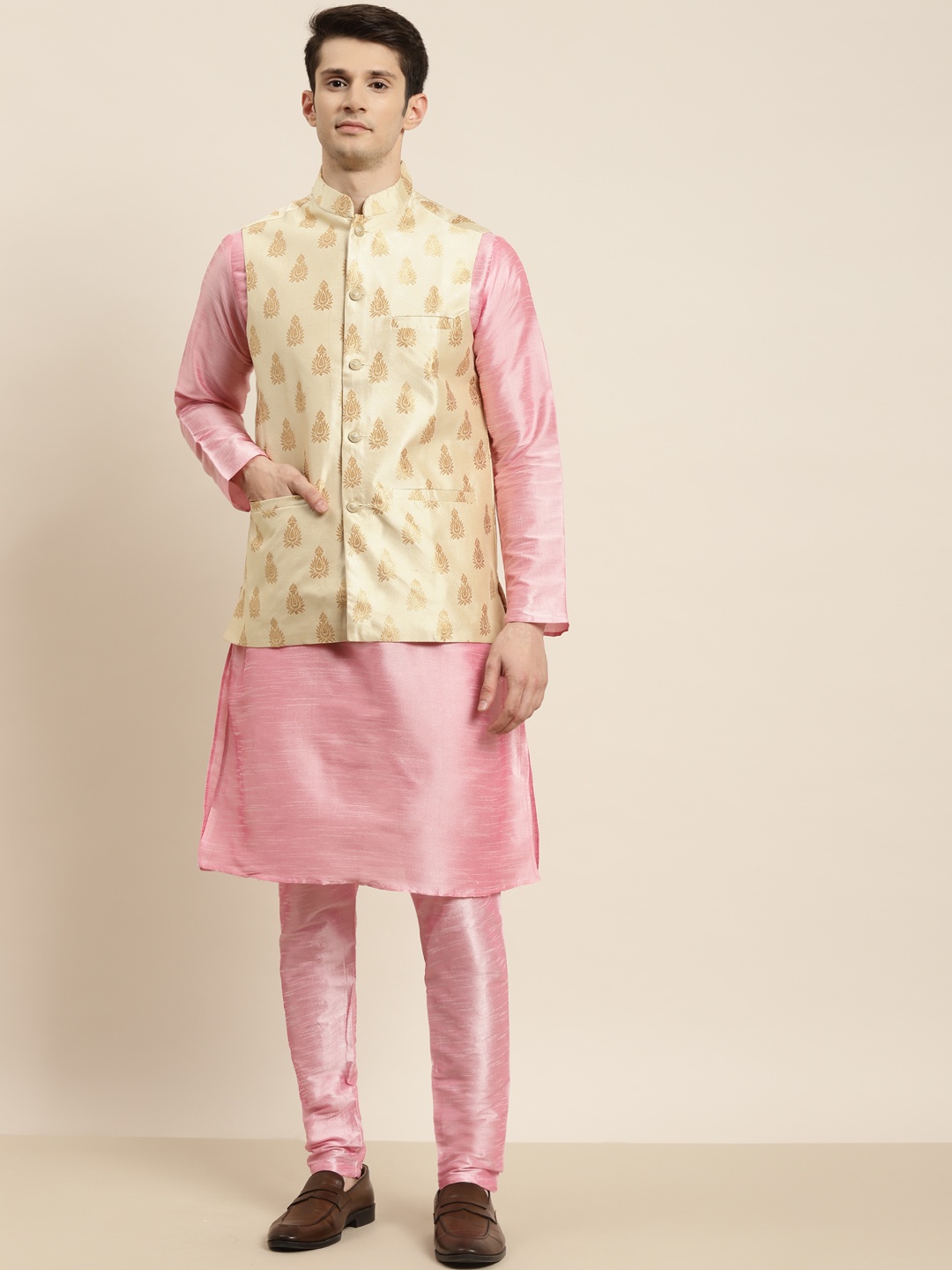 

SOJANYA Men Pink Kurta with Churidar & Nehru Jacket