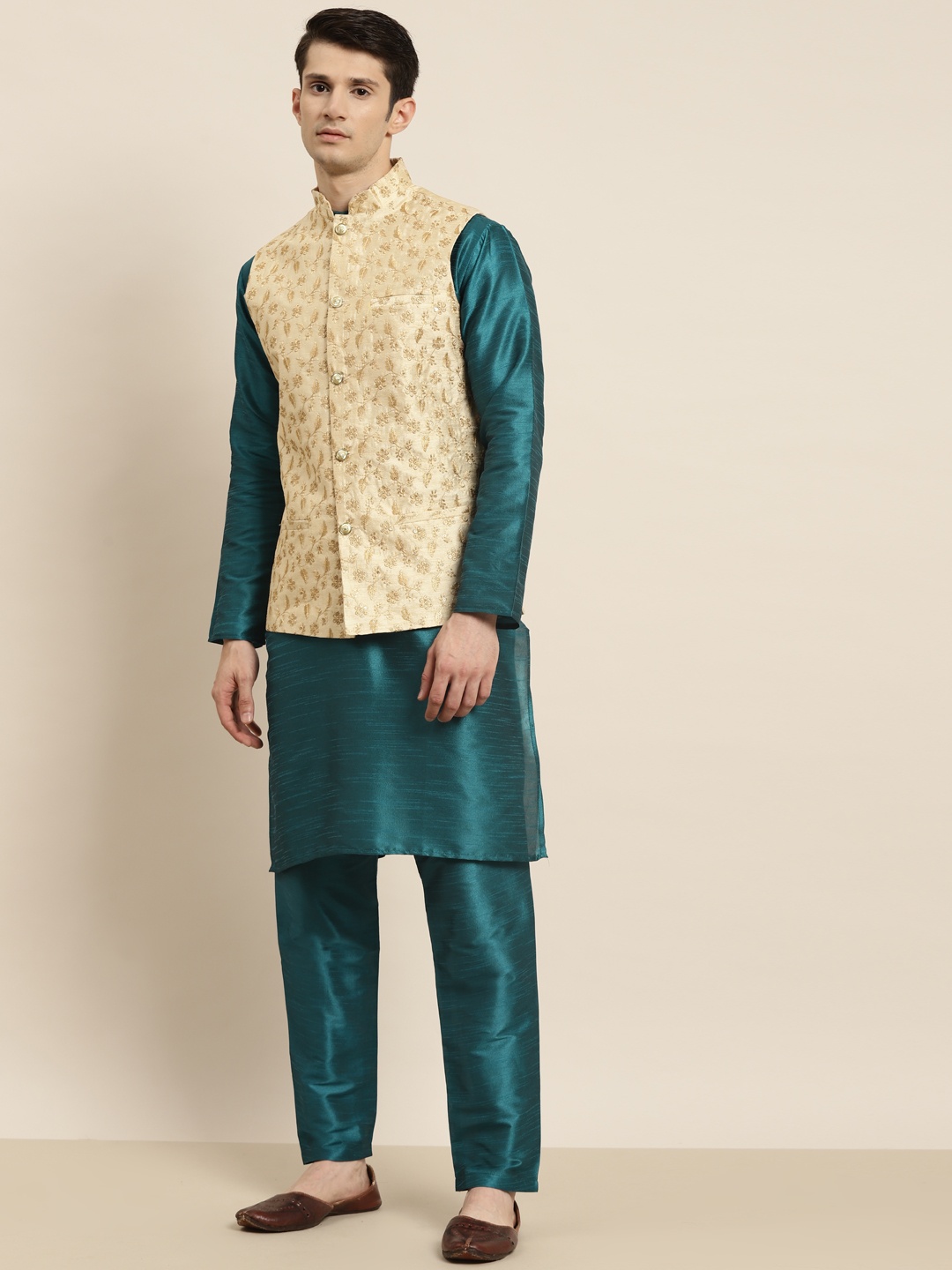 

SOJANYA Men Teal Kurta with Churidar & Nehru Jacket