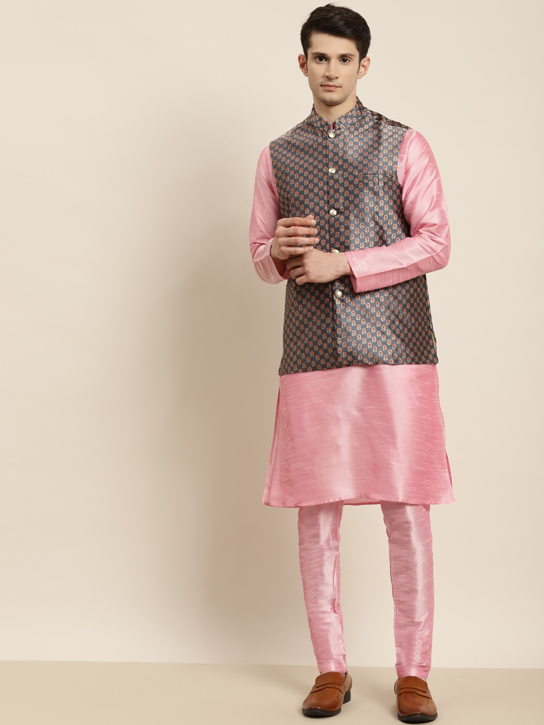 

SOJANYA Men Pink Kurta with Churidar & Nehru Jacket