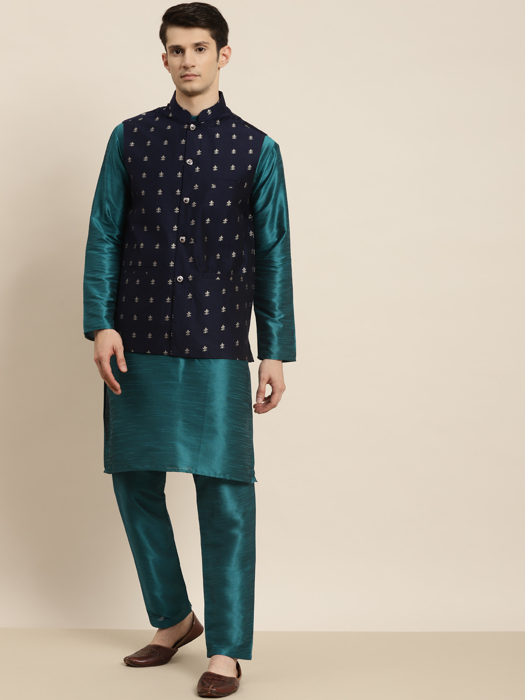 

SOJANYA Men Teal Kurta with Churidar & Nehru Jacket