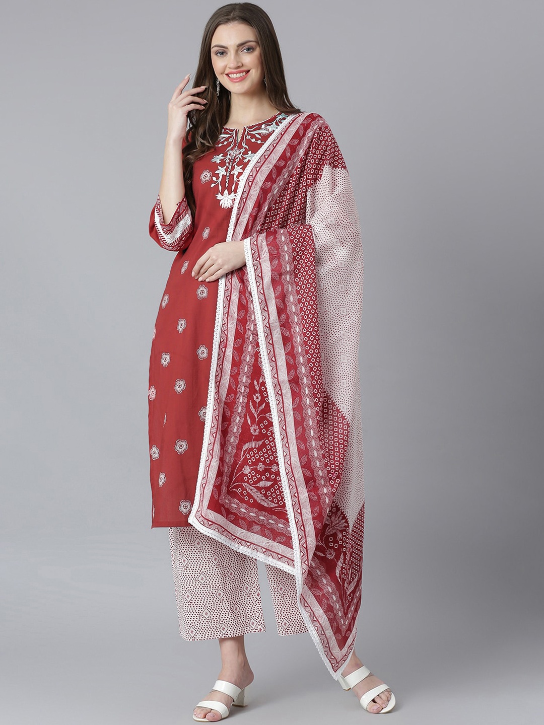 

QOMN Women Maroon Printed Pure Cotton Kurta with Trousers & With Dupatta