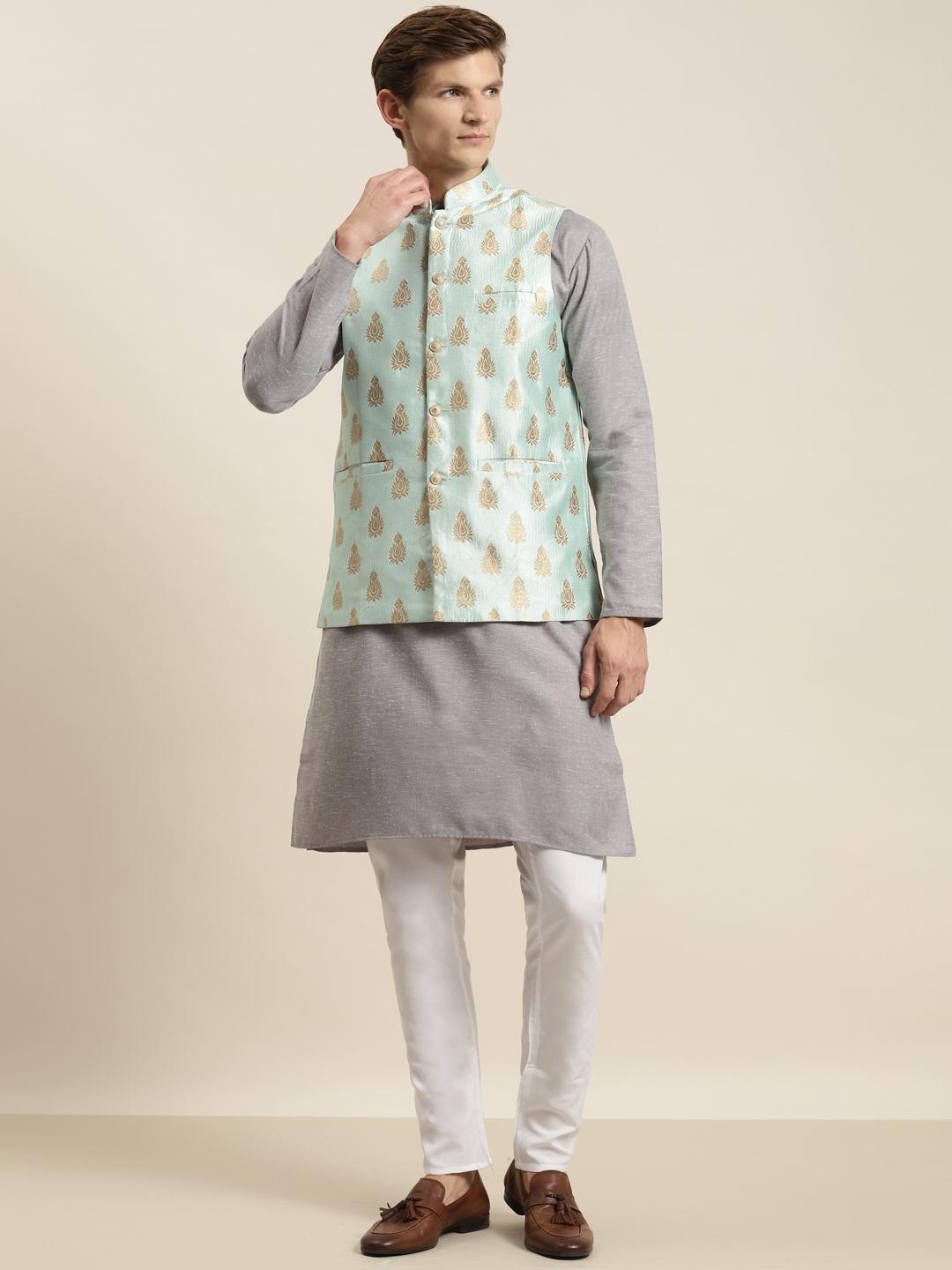 

SOJANYA Men Grey Kurta with Churidar & Nehru Jacket