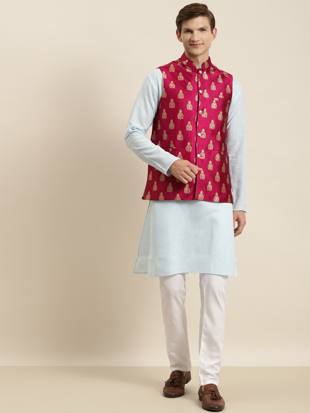 

SOJANYA Men Blue Kurta with Churidar & Nehru Jacket