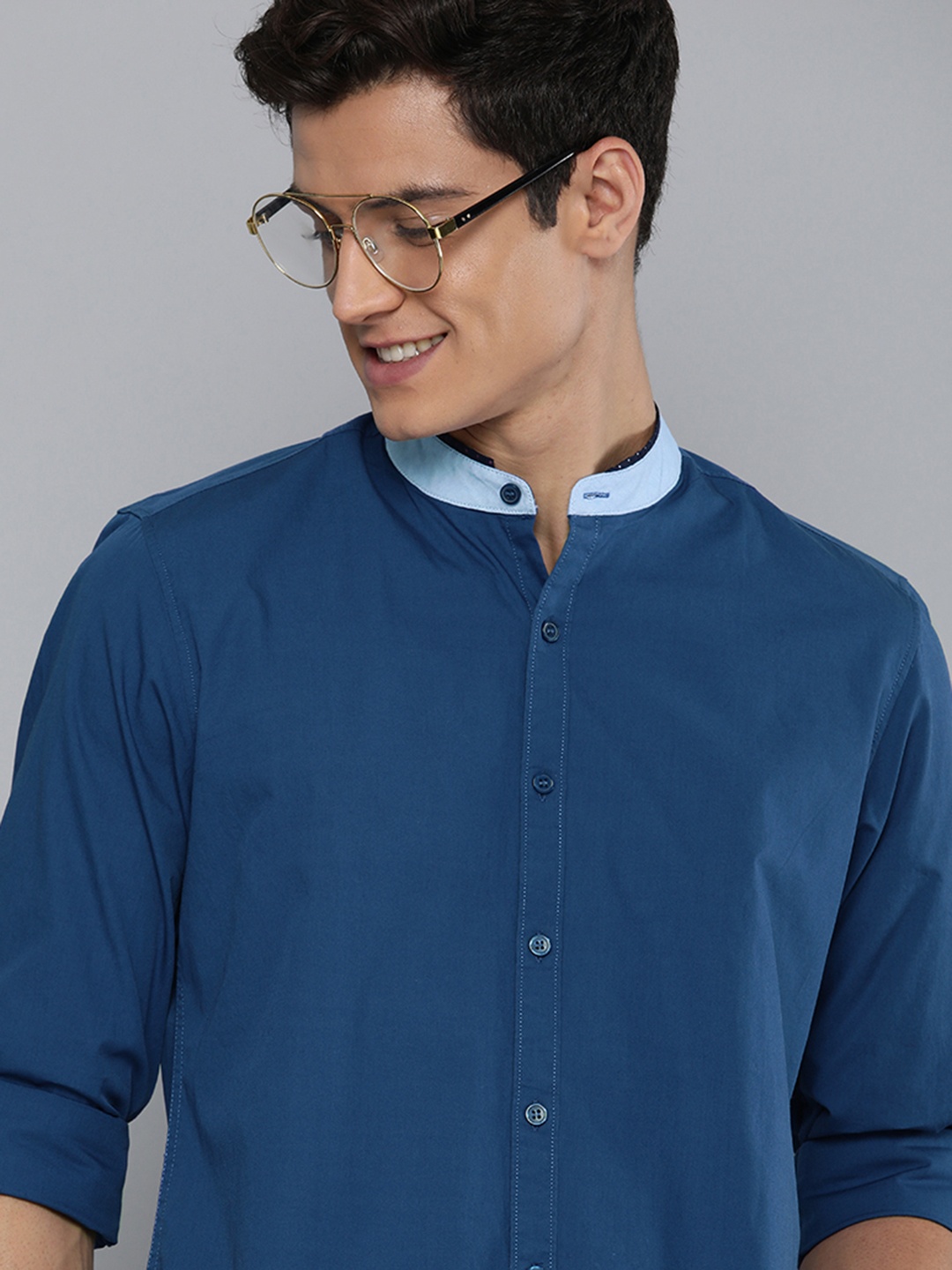 

Mast & Harbour Men Blue Solid Casual Shirt
