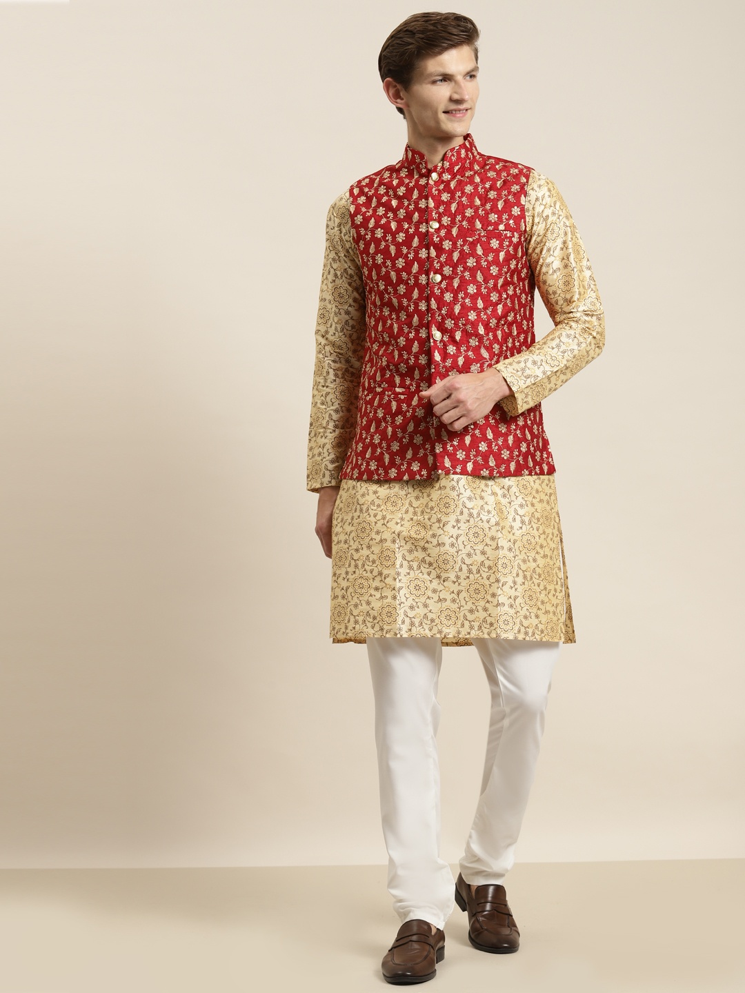 

SOJANYA Men Beige Floral Printed Kurta with Pyjamas & Nehru Jacket