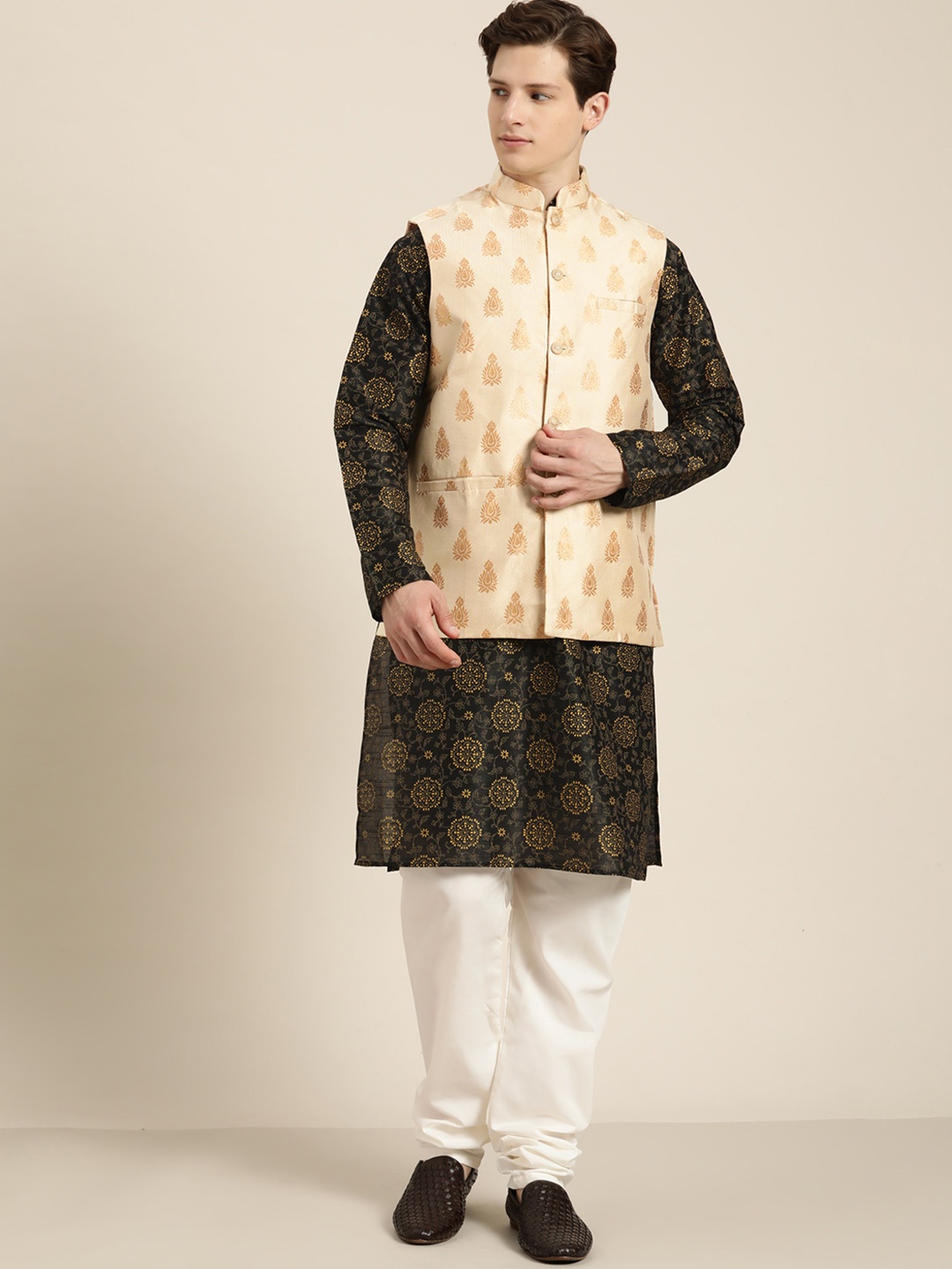 

SOJANYA Men Black & Gold Floral Straight Kurta Churidar & Woven Design Nehru Jacket