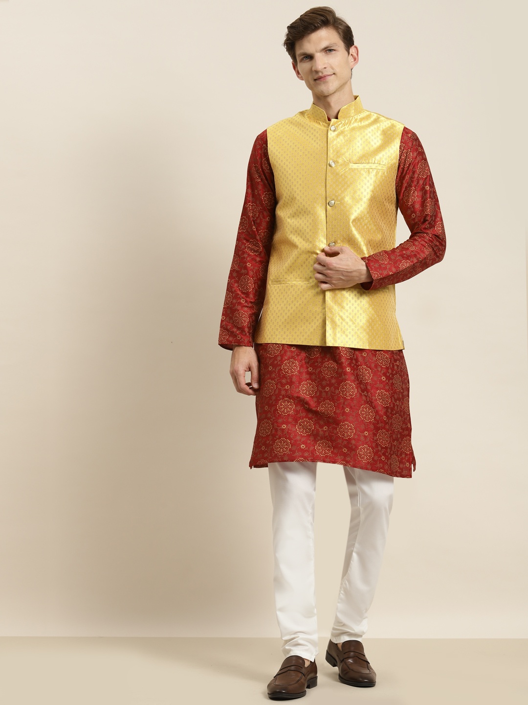 

SOJANYA Men Maroon Ethnic Motifs Printed Kurta with Pyjamas & Nehru Jacket