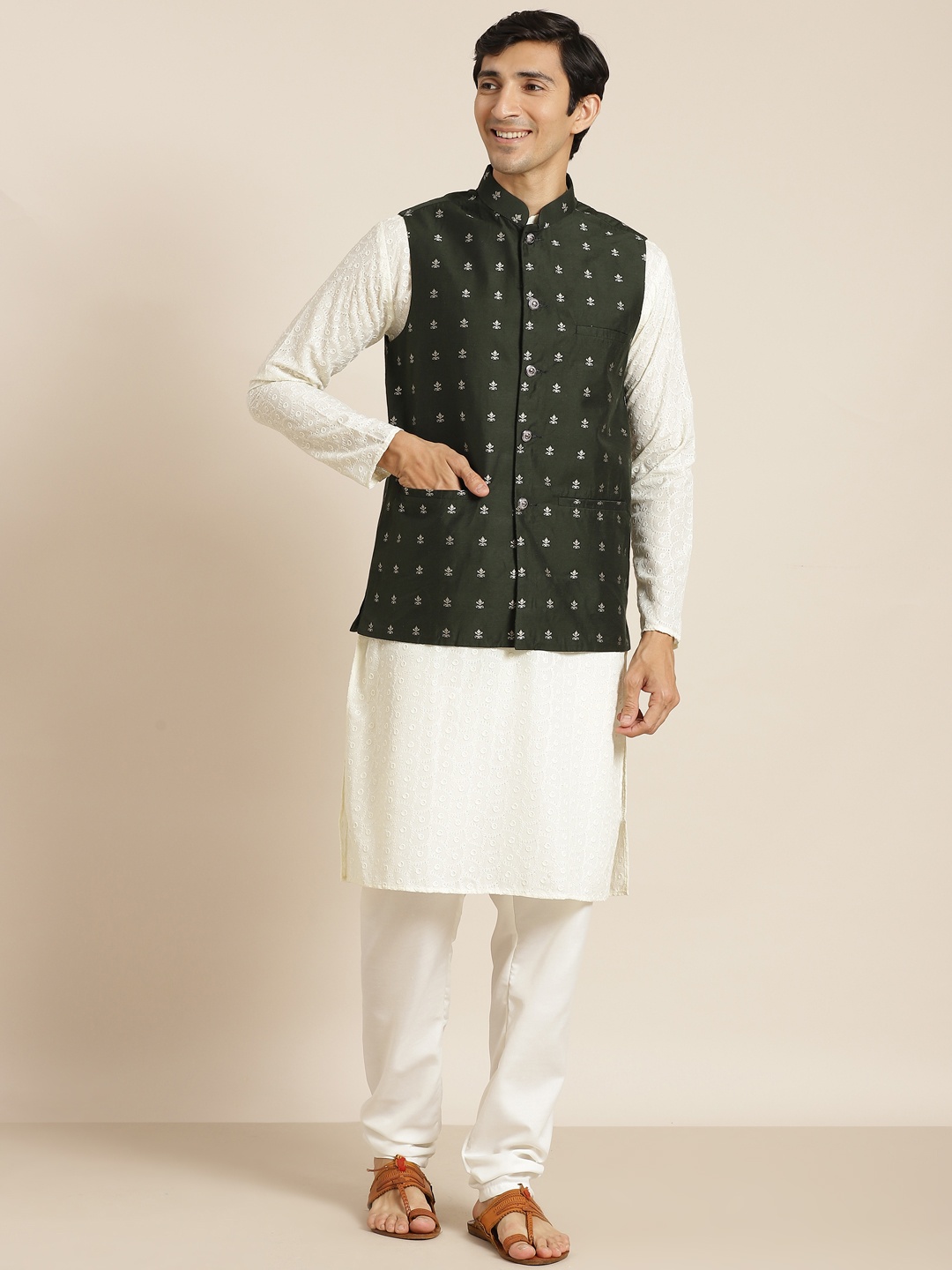 

SOJANYA Men Cream-Coloured Chikankari Pure Cotton Kurta with Churidar & Nehrujacket