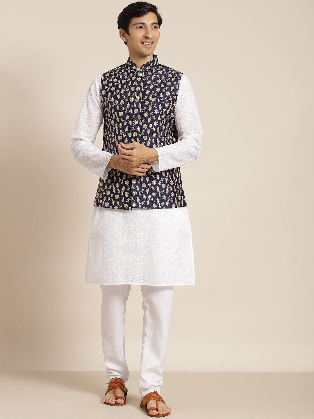 

SOJANYA Men White Chikankari Pure Cotton Kurta with Churidar & Nehrujacket