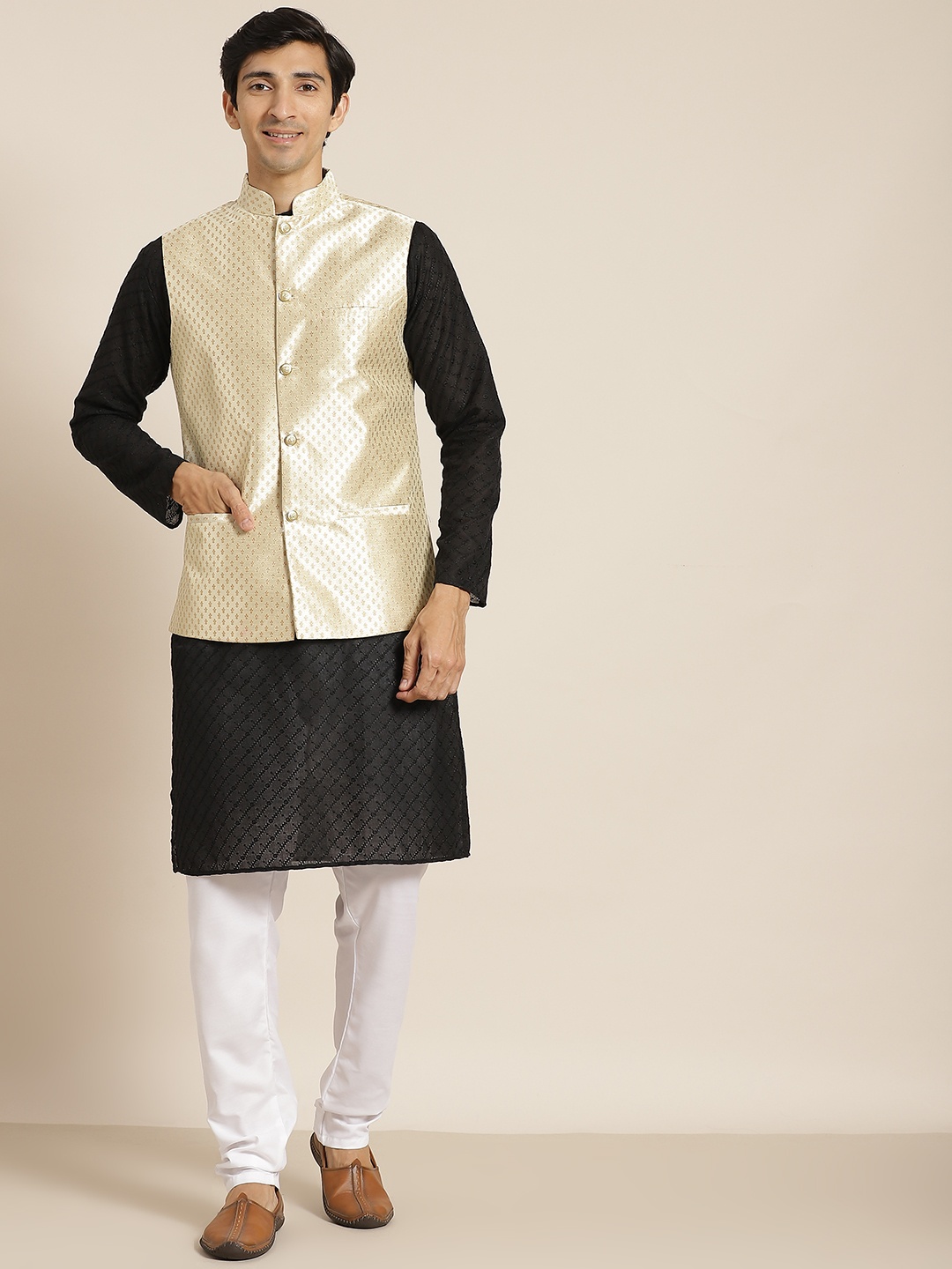 

SOJANYA Men Black Chikankari Pure Cotton Kurta with Churidar & Nehrujacket