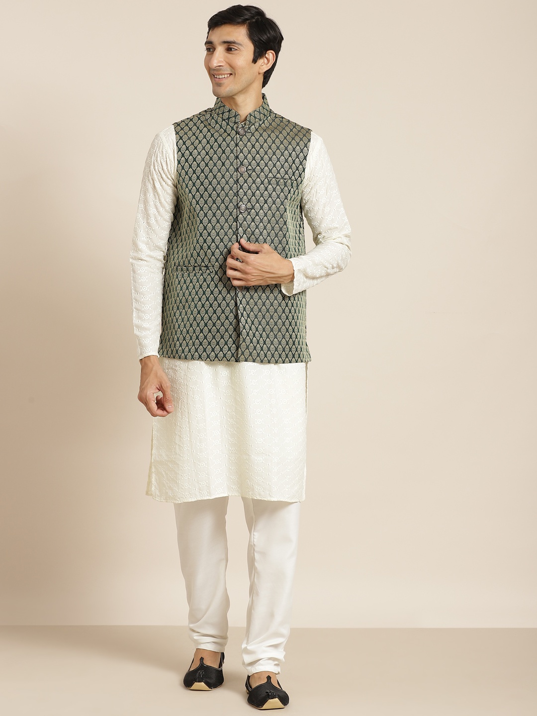 

SOJANYA Men Cream-Coloured Chikankari Pure Cotton Kurta with Churidar & Nehrujacket
