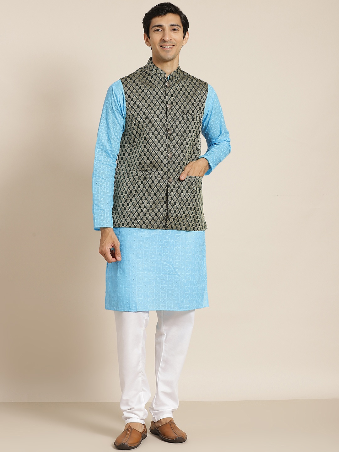 

SOJANYA Men Blue Chikankari Pure Cotton Kurta with Churidar & Nehru Jacket