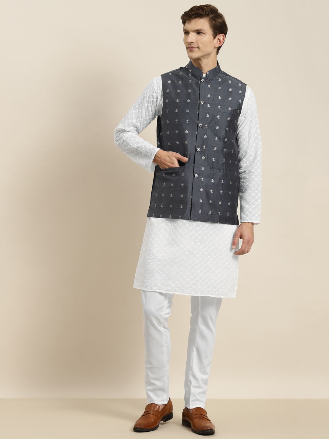 

SOJANYA Men White Chikankari Pure Cotton Kurta with Churidar & Nehru Jacket