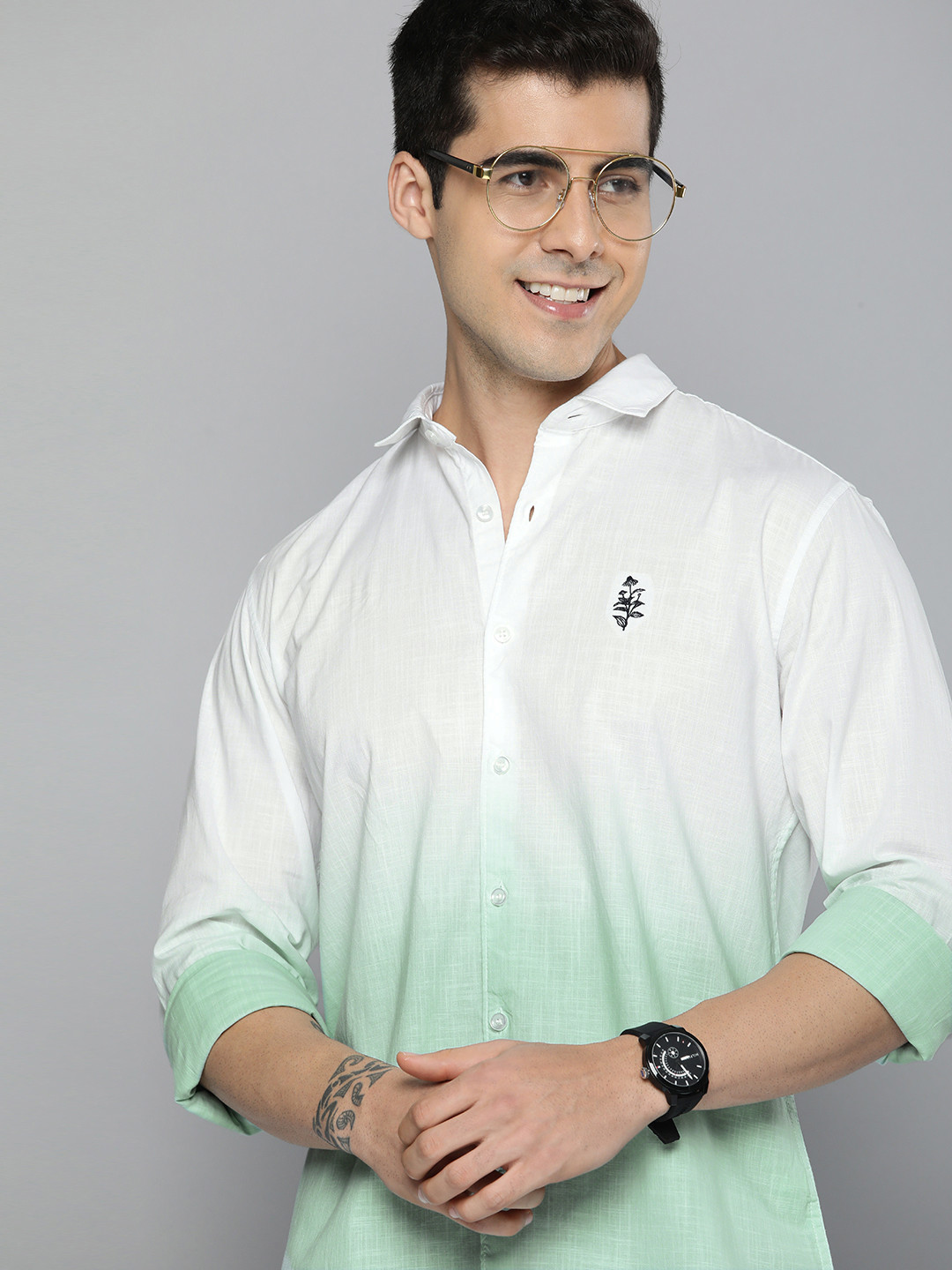 

Mast & Harbour Men White And Green Slim Fit Colourblocked Pure Cotton Casual Shirt