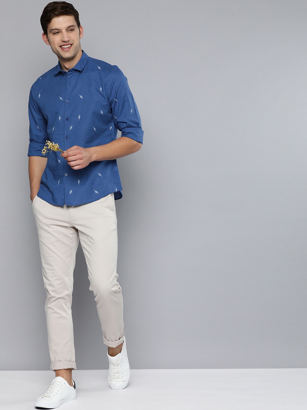 

Mast & Harbour Men Blue Abstract Printed Casual Shirt