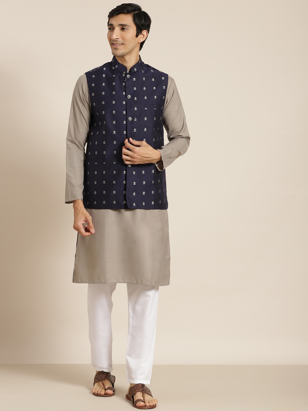 

SOJANYA Men Grey & White Solid Kurta with Churidar & Nehru Jacket