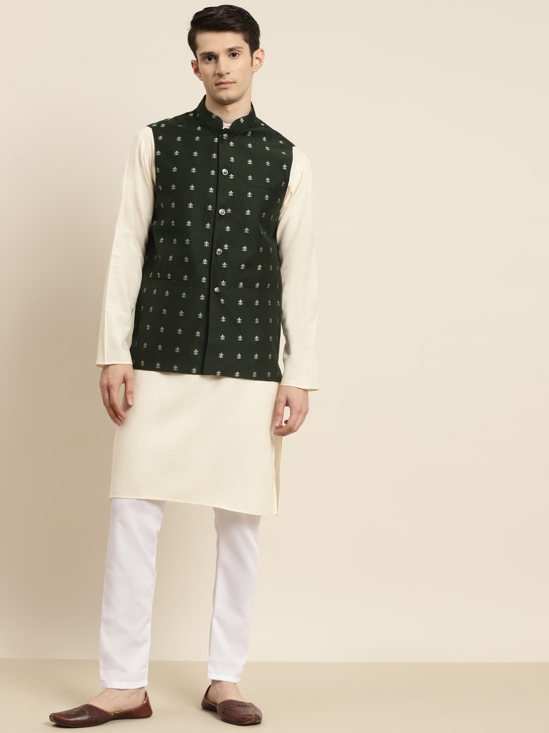 

SOJANYA Men Cream-Coloured & White Solid Kurta with Churidar & Nehru Jacket