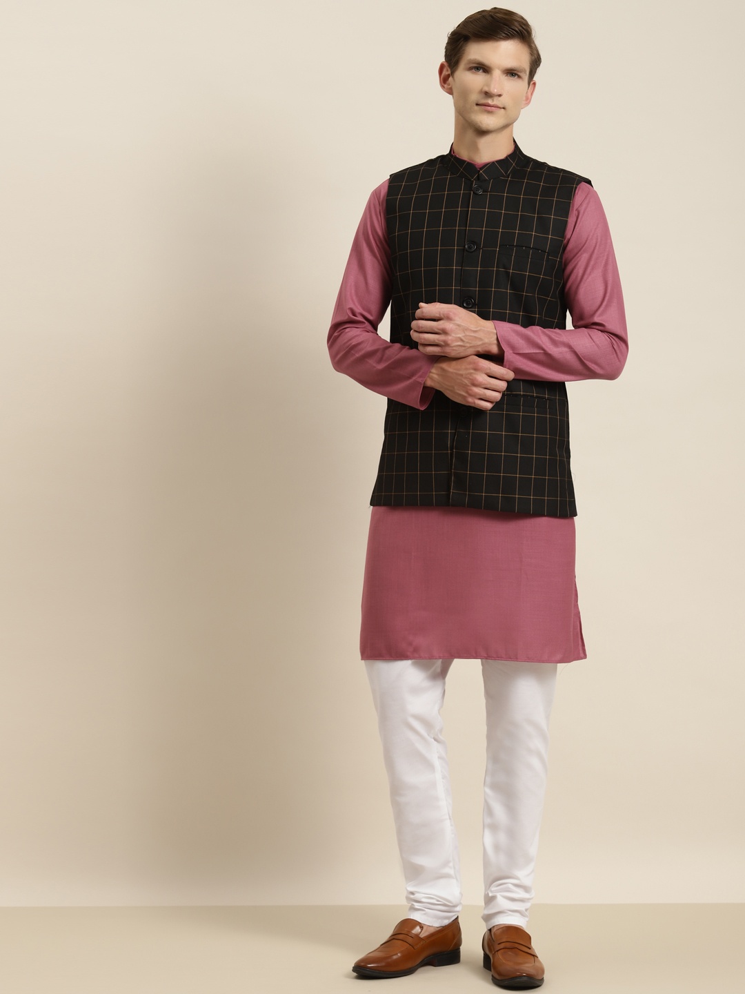 

SOJANYA Men Coral Red & Black Kurta with Churidar & Nehru Jacket