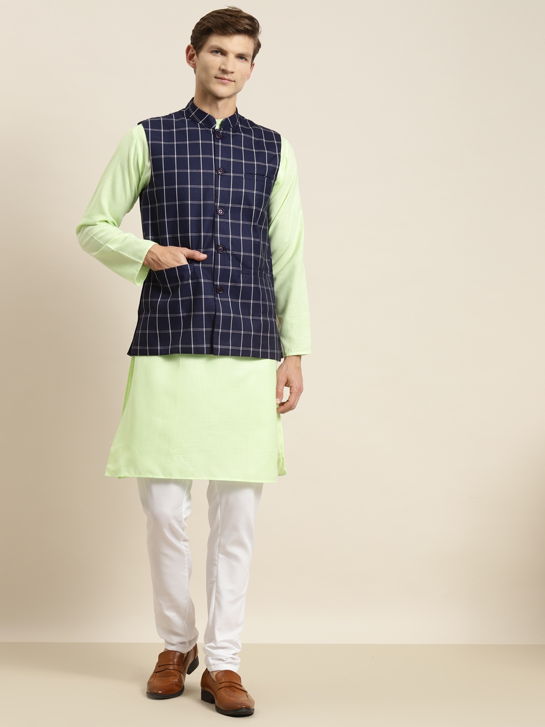 

SOJANYA Men Green & Navy Blue Kurta with Churidar & Nehru Jacket