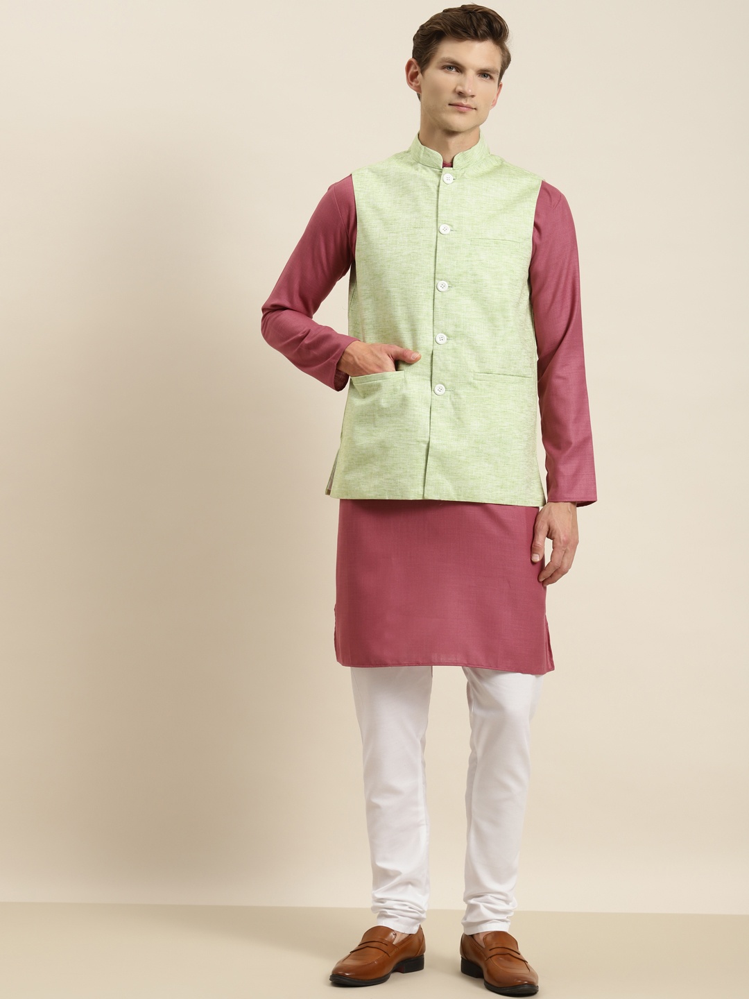 

SOJANYA Men Coral Red & Green Kurta with Churidar & Nehru Jacket