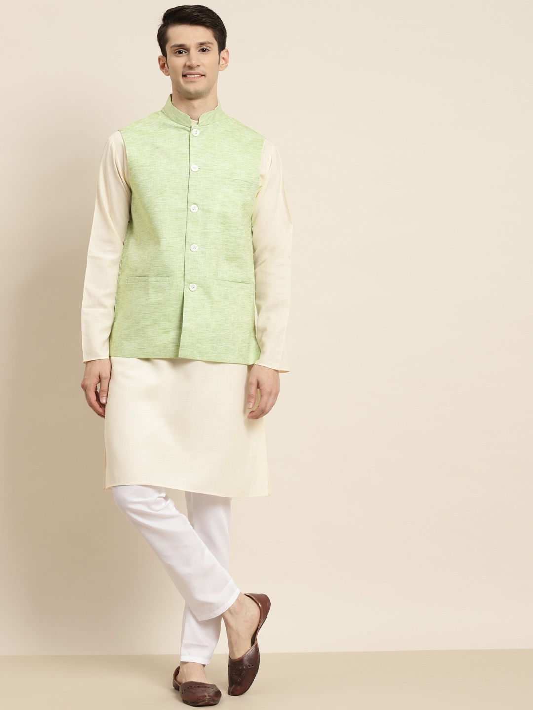 

SOJANYA Men Cream-Coloured & Green Kurta with Churidar & Nehru Jacket