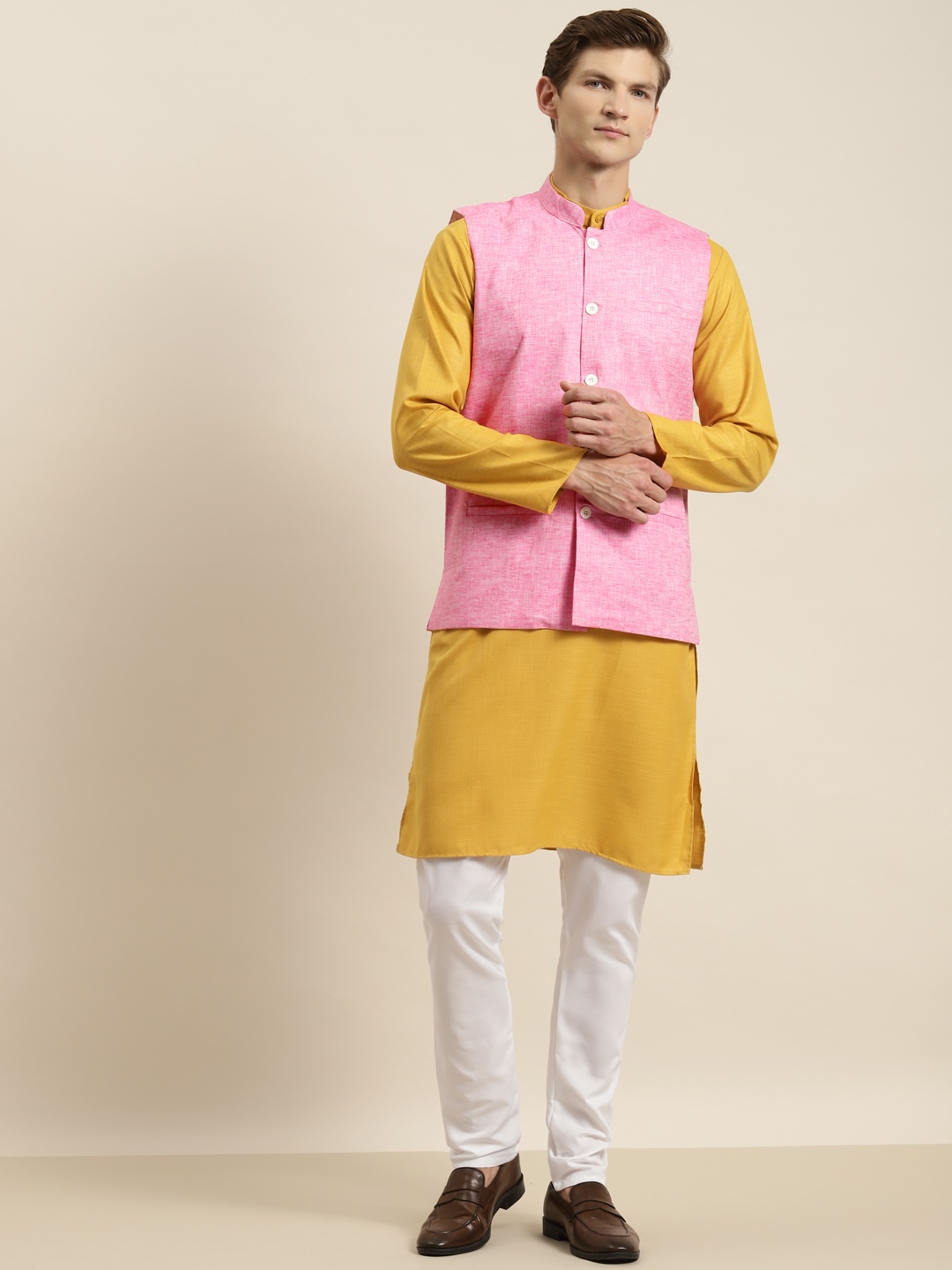 

SOJANYA Men Mustard Yellow & Pink Kurta with Churidar & Nehru Jacket