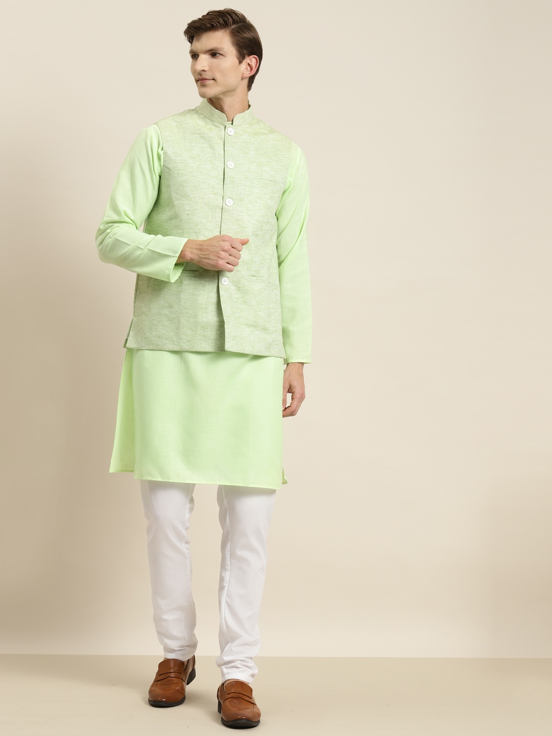

SOJANYA Men Green Kurta with Churidar & Nehru Jacket