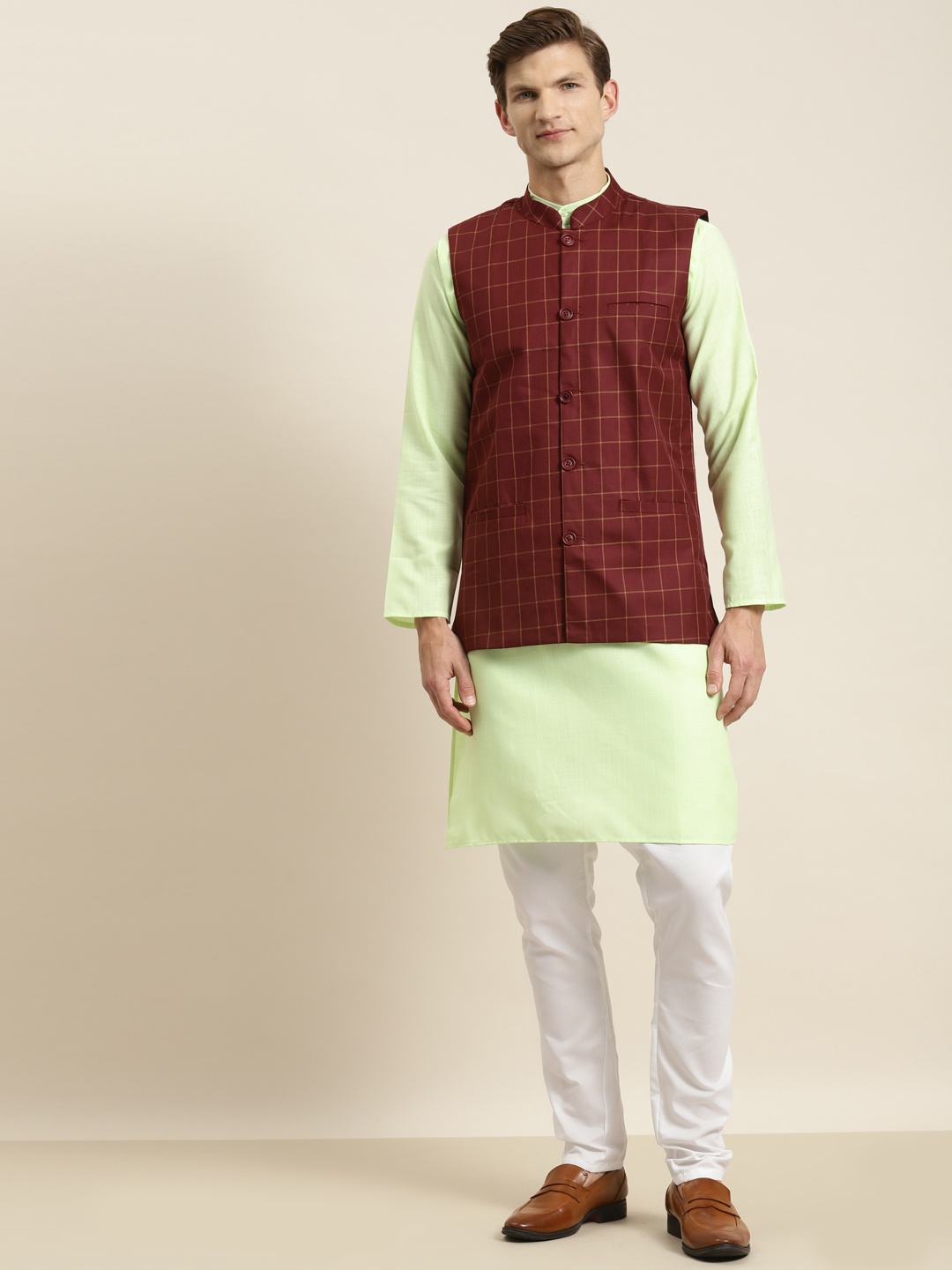 

SOJANYA Men Green & Maroon Kurta with Churidar & Nehru Jacket