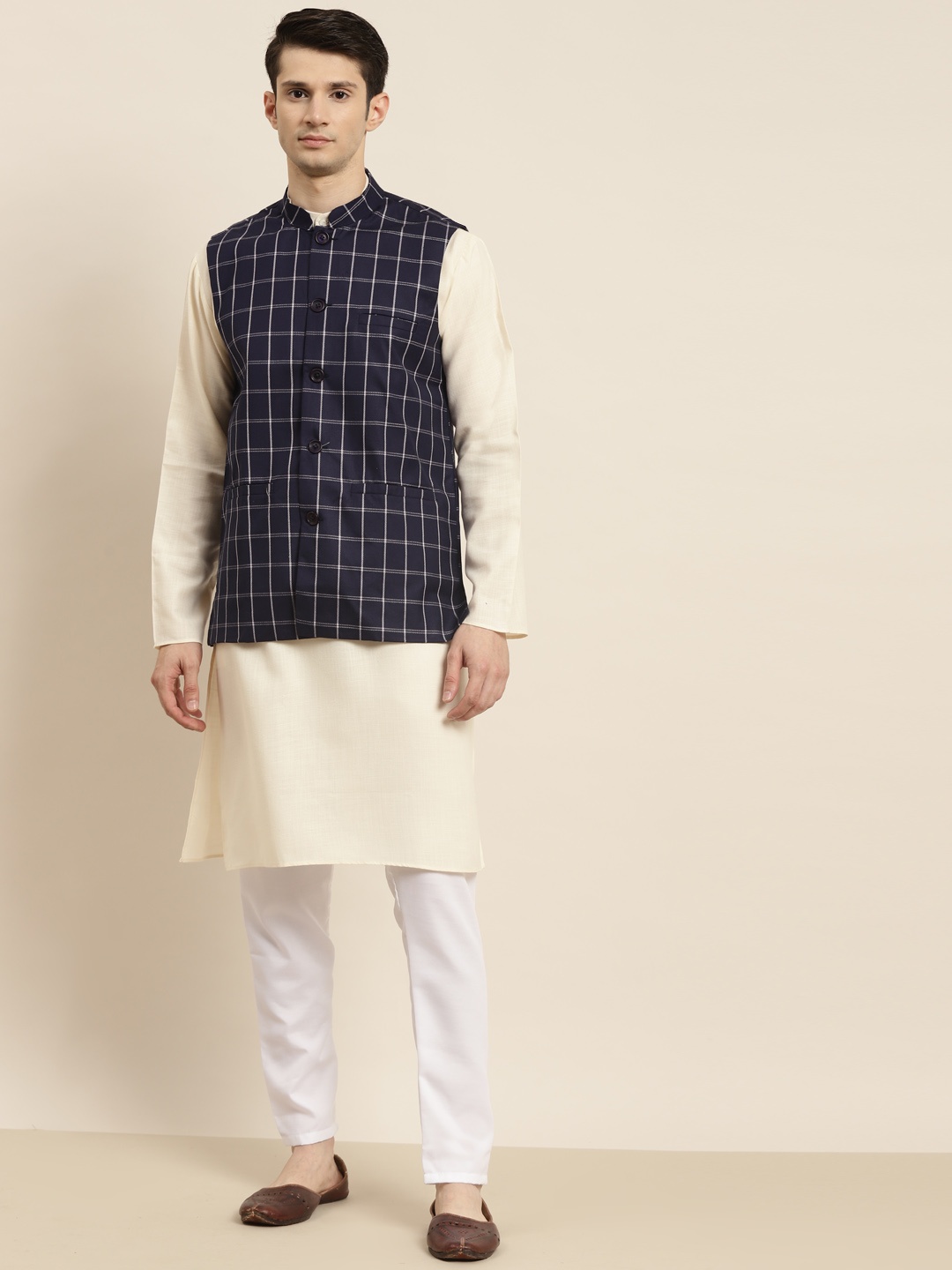 

SOJANYA Men Cream-Coloured & Navy Blue Kurta with Churidar & Nehru Jacket