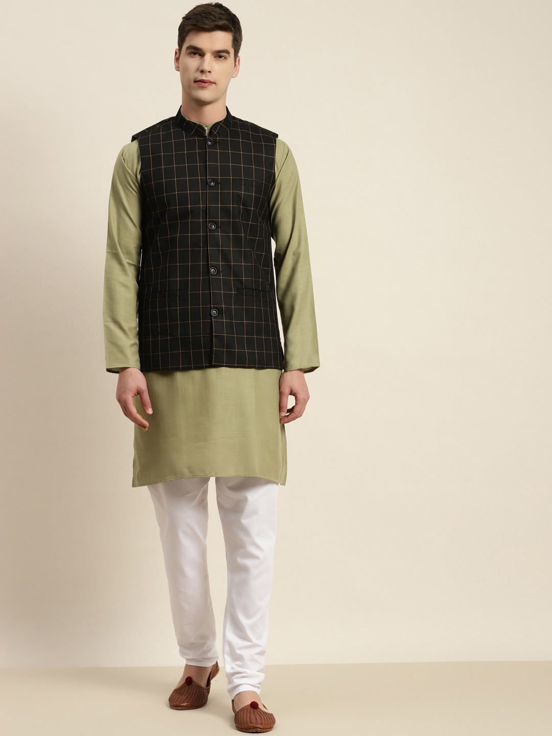

SOJANYA Men Green & Black Kurta with Churidar & Nehru Jacket