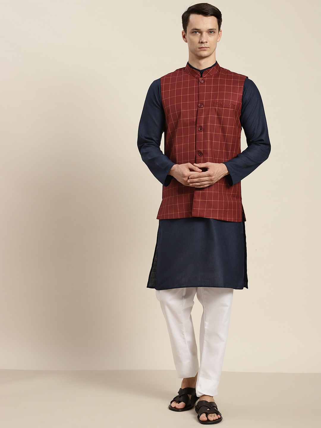 

SOJANYA Men Navy Blue & Maroon Kurta with Churidar & Nehru Jacket