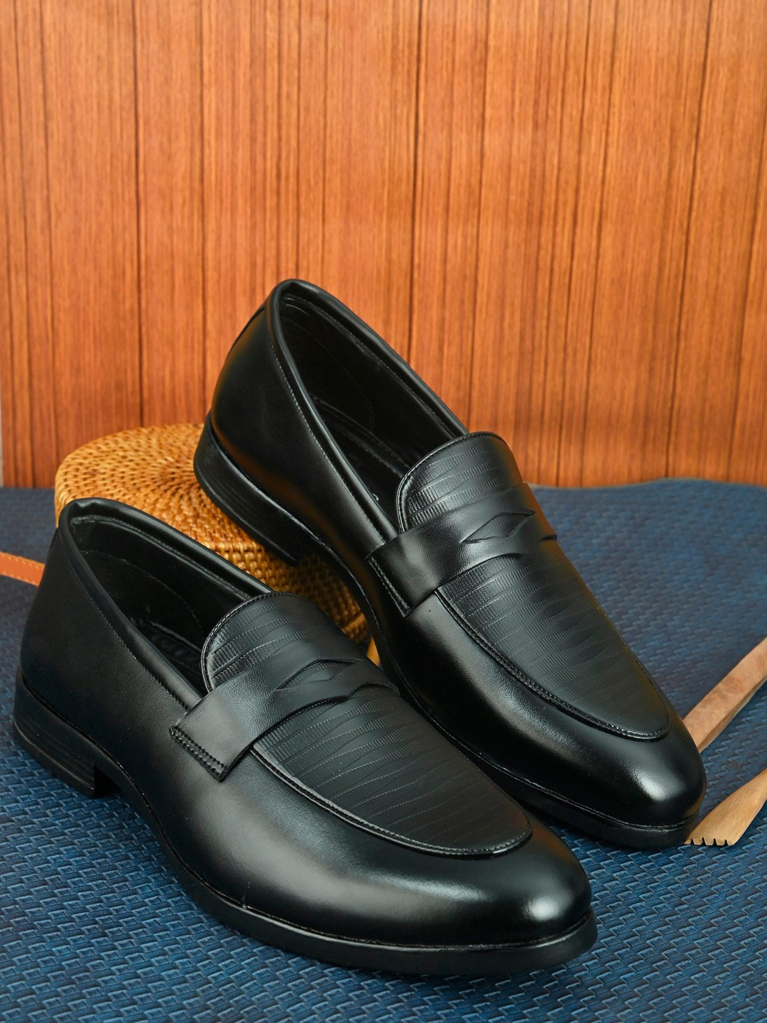 

INVICTUS Men Black Formal Moccasion