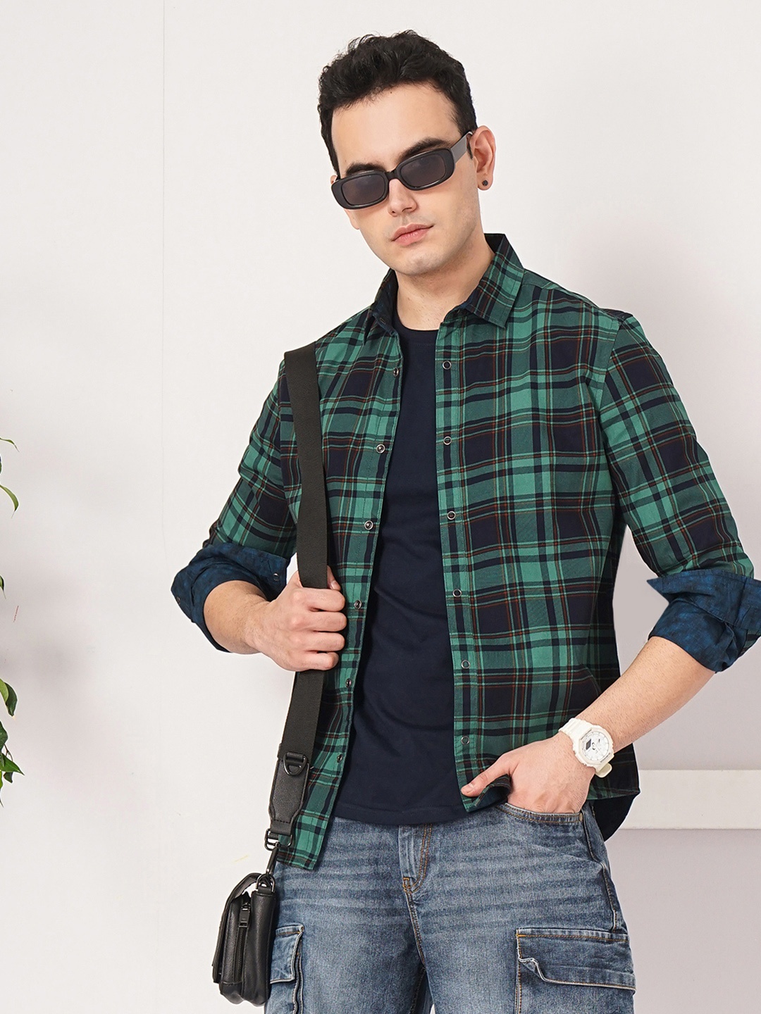 

The Indian Garage Co Men Green & Navy Blue Comfort Tartan Checked Reversible Cotton Shirt