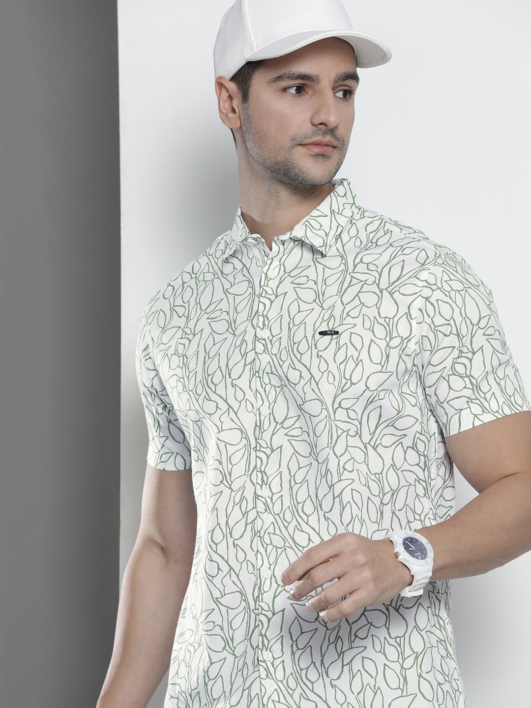 

The Indian Garage Co Men White Comfort Printed Cotton Casual Shirt