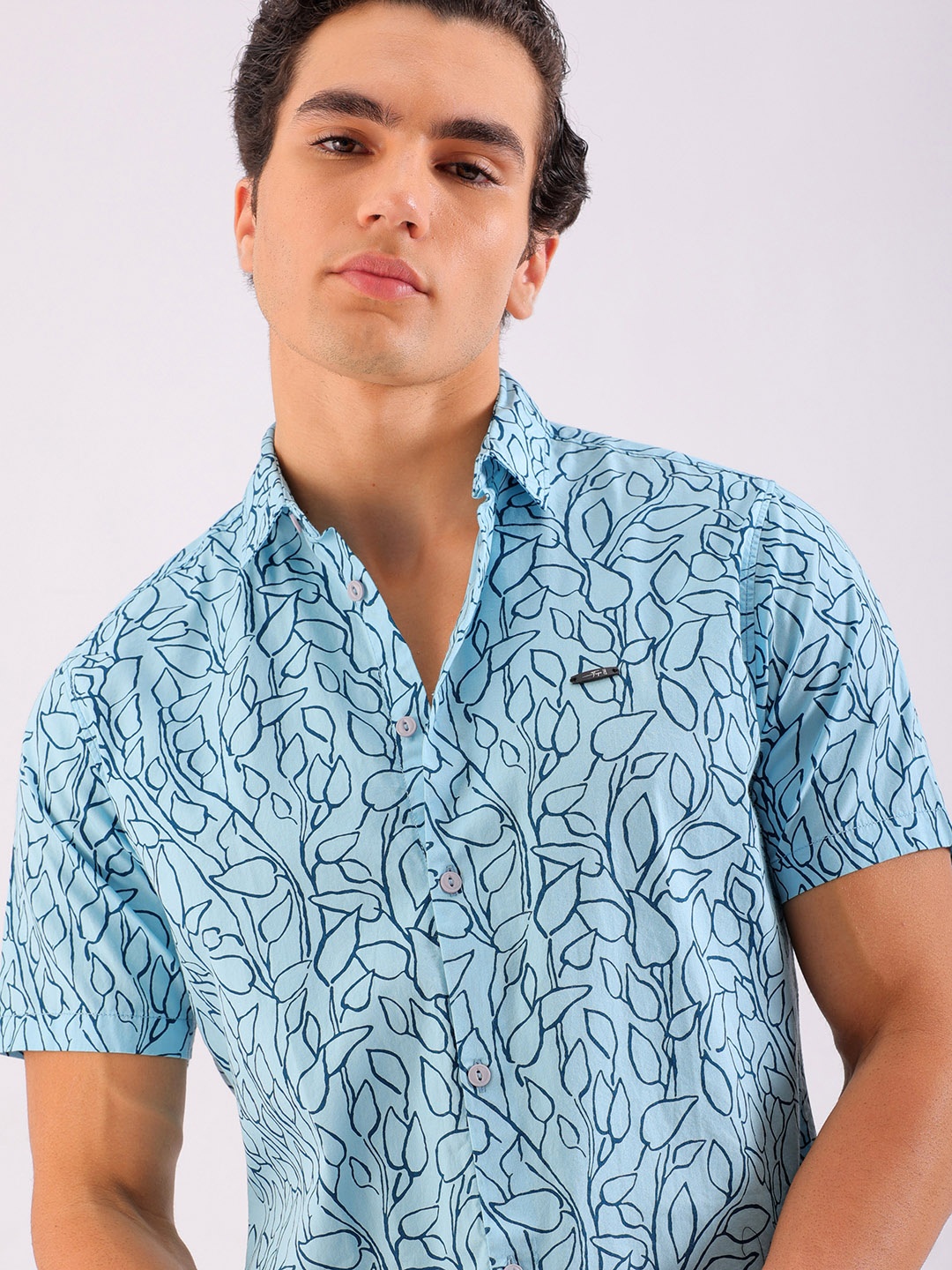 

The Indian Garage Co Men Regular Fit Tropical Printed Resortwear Shirt, Blue