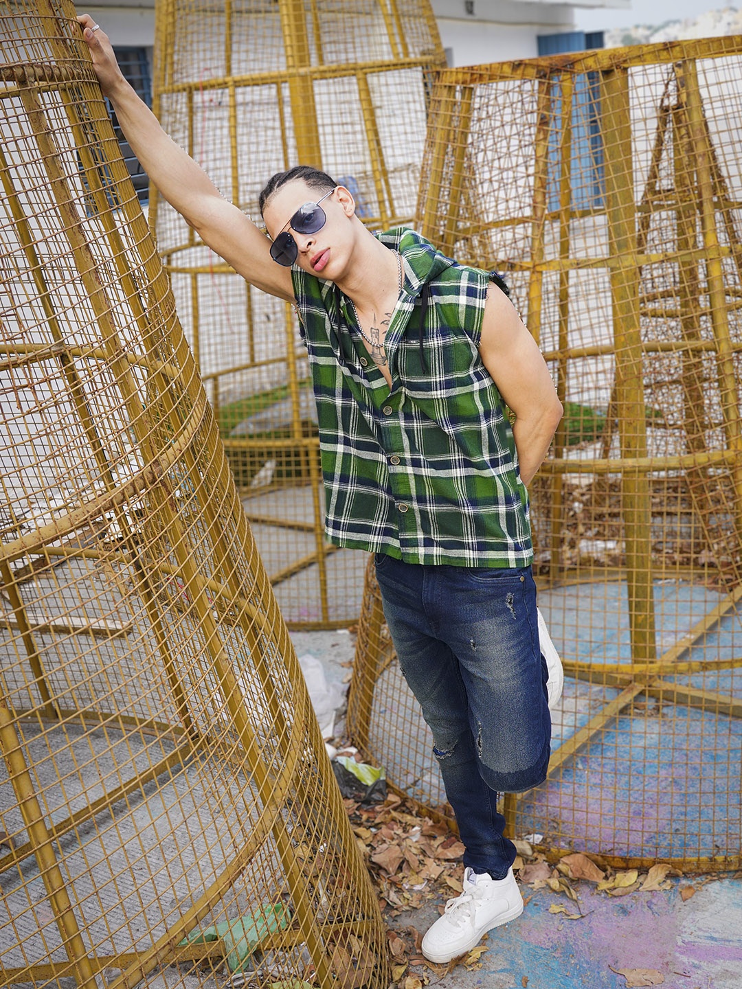 

The Indian Garage Co Men Olive Green & Navy Blue Comfort Tartan Checked Cotton Shirt