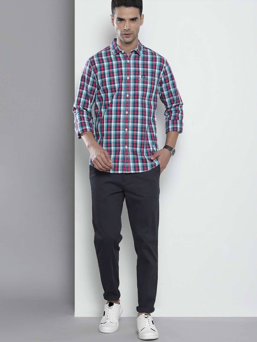 

The Indian Garage Co Men Sea Green & Pink Comfort Checked Casual Shirt