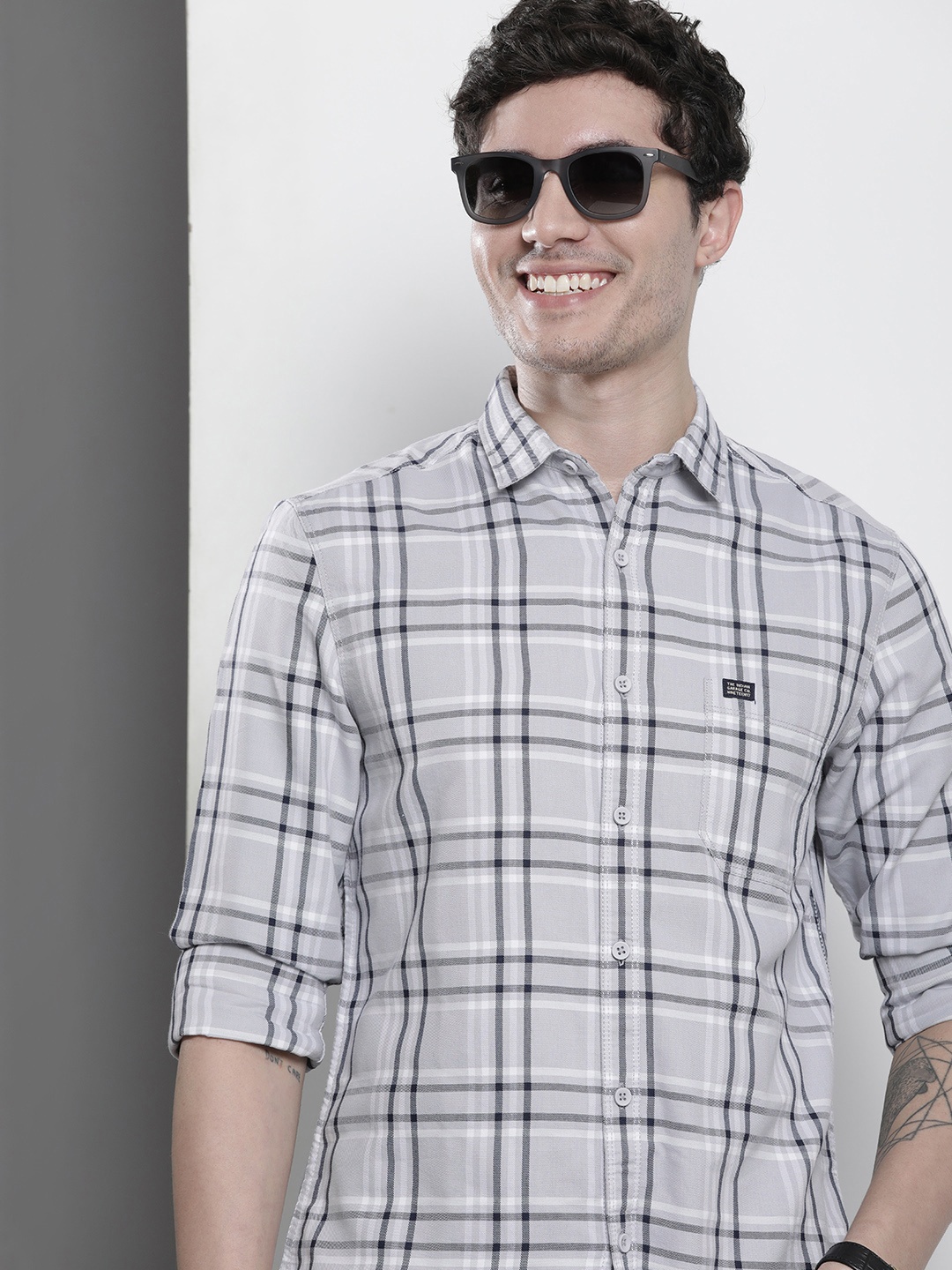 

The Indian Garage Co Men Comfort Opaque Checked Casual Shirt, Grey