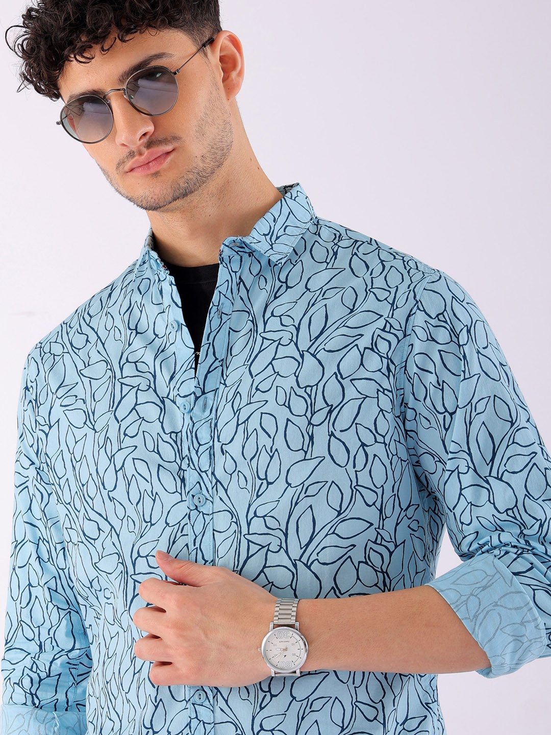 

The Indian Garage Co Men Blue Comfort Floral Printed Cotton Casual Shirt