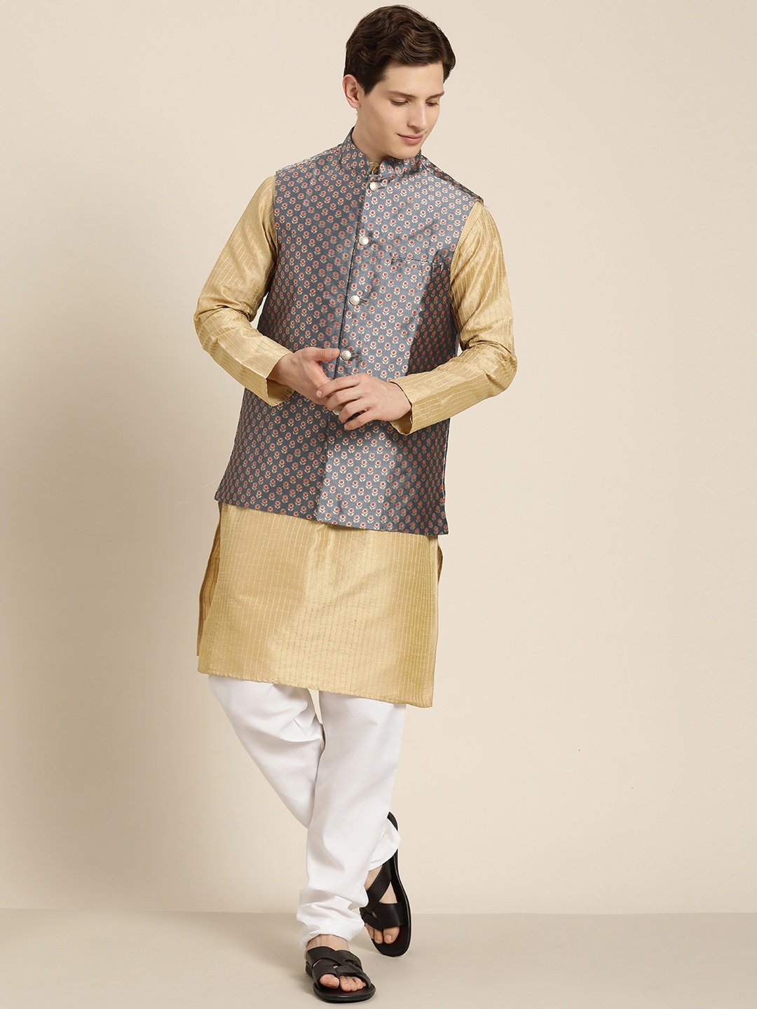 

SOJANYA Men Beige Striped Kurta with Pyjamas & Nehru Jacket