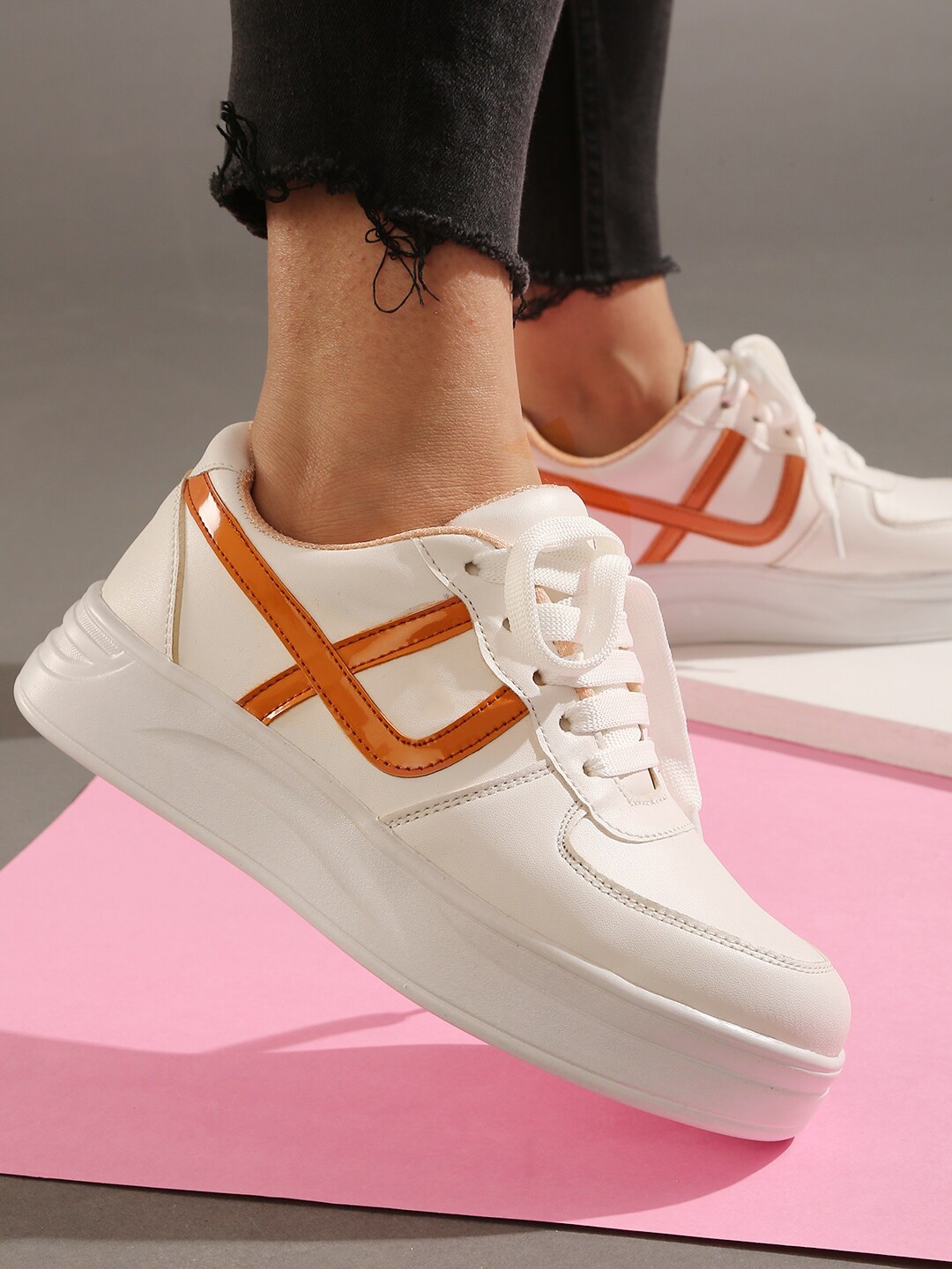 

GNIST Women White Colourblocked Sneakers