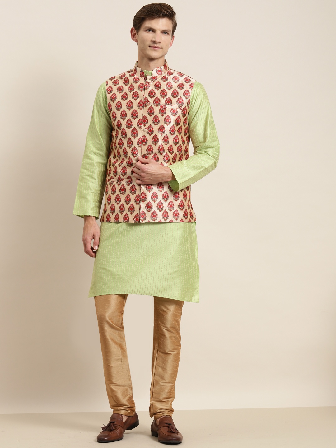 

SOJANYA Men Green & Red Kurta with Churidar & Nehru Jacket