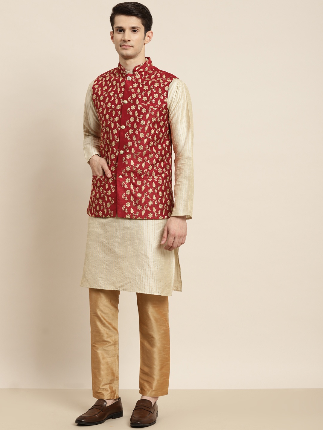 

SOJANYA Men Cream-Coloured & Red Kurta with Churidar & Nehru Jacket