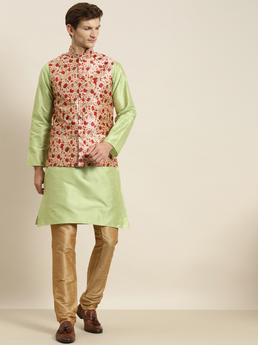 

SOJANYA Men Green Striped Kurta with Churidar & Nehru Jacket