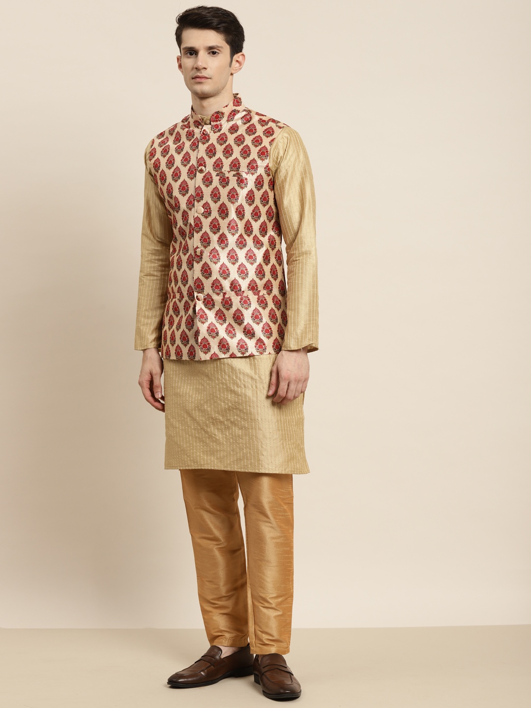 

SOJANYA Men Golden & Red Kurta with Churidar & Nehru Jacket, Gold